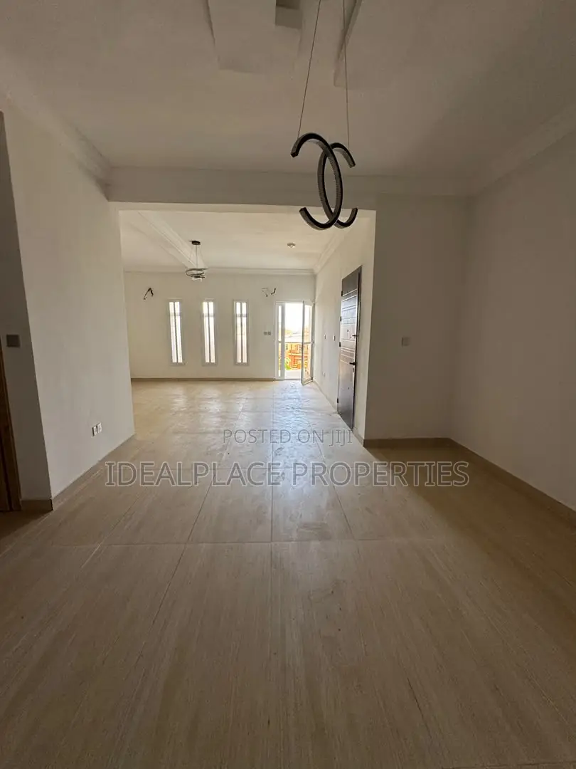 2bdrm Maisonette in Lekki Phase 1 for sale