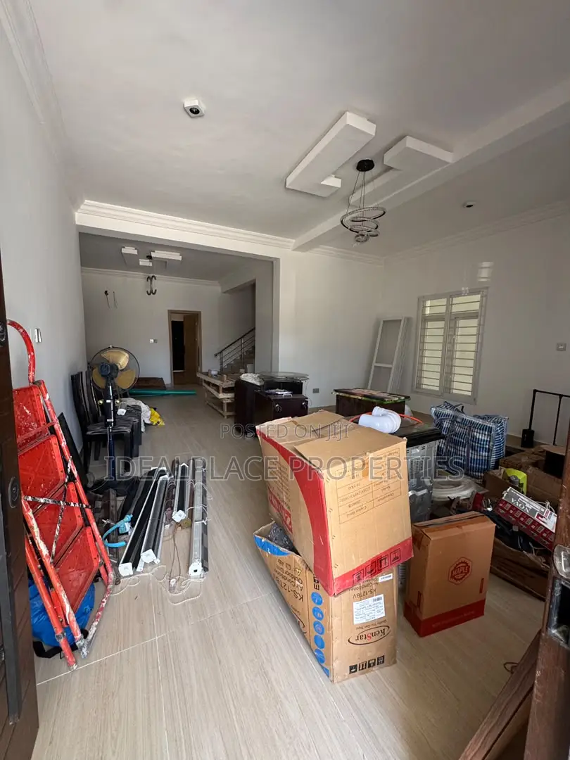 2bdrm Maisonette in Lekki Phase 1 for sale
