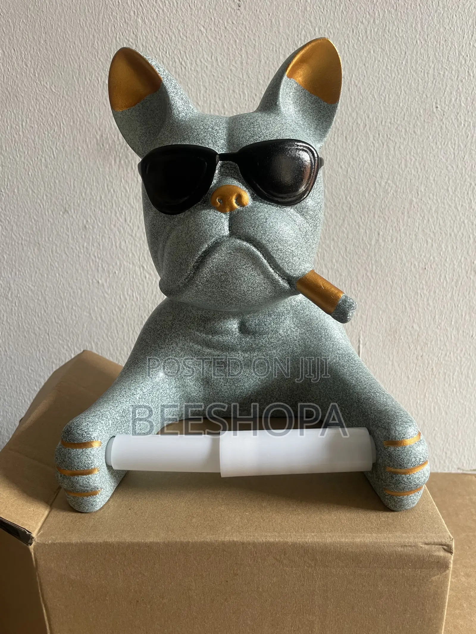 Smokey Cocktail Bulldog Wall Tissue Holder