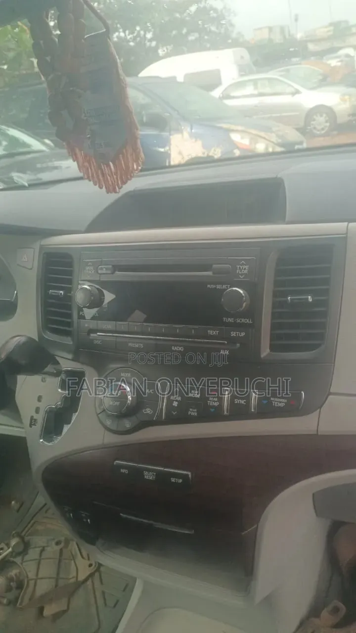 Toyota Sienna 2012 Android Player