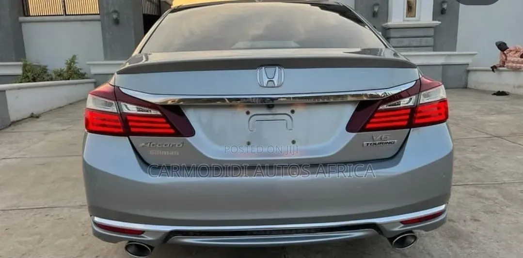 Honda Accord Touring V6 4dr Sedan FWD (3.5L 6cyl 6A) 2017 Silver