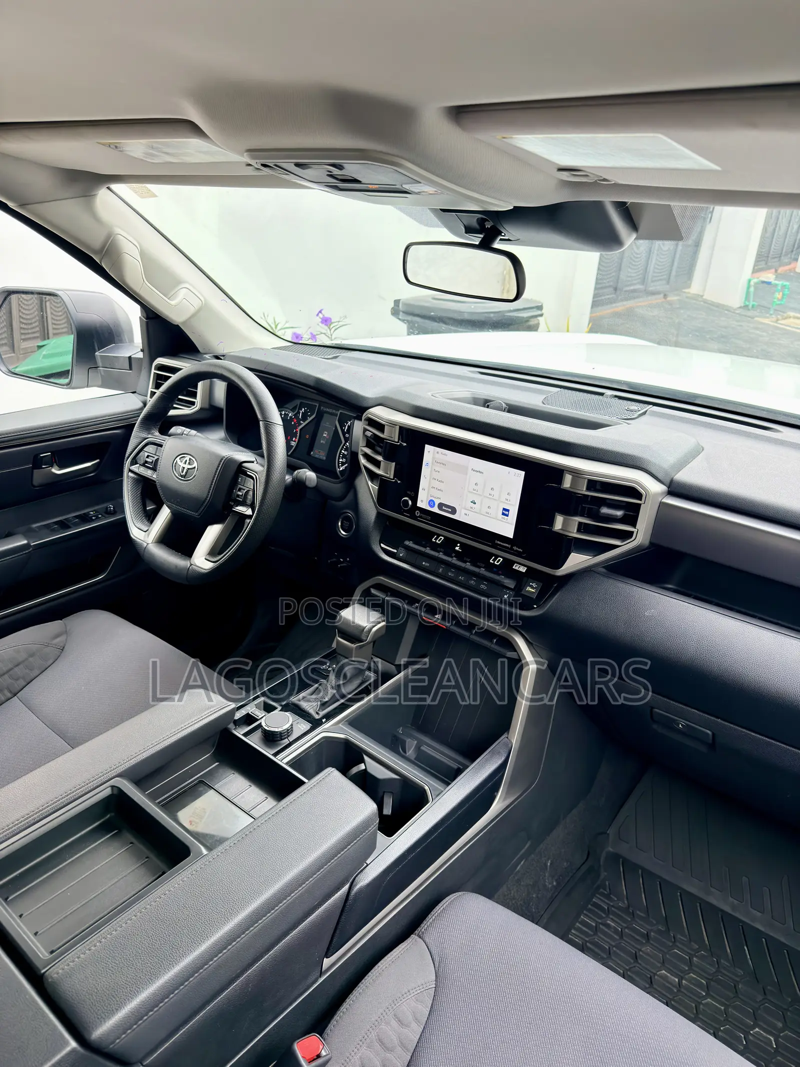 Toyota Tundra 2023 White