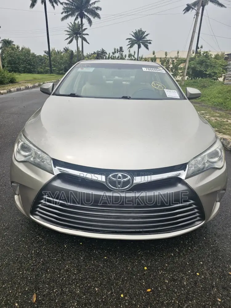 Toyota Camry 2016 Gold