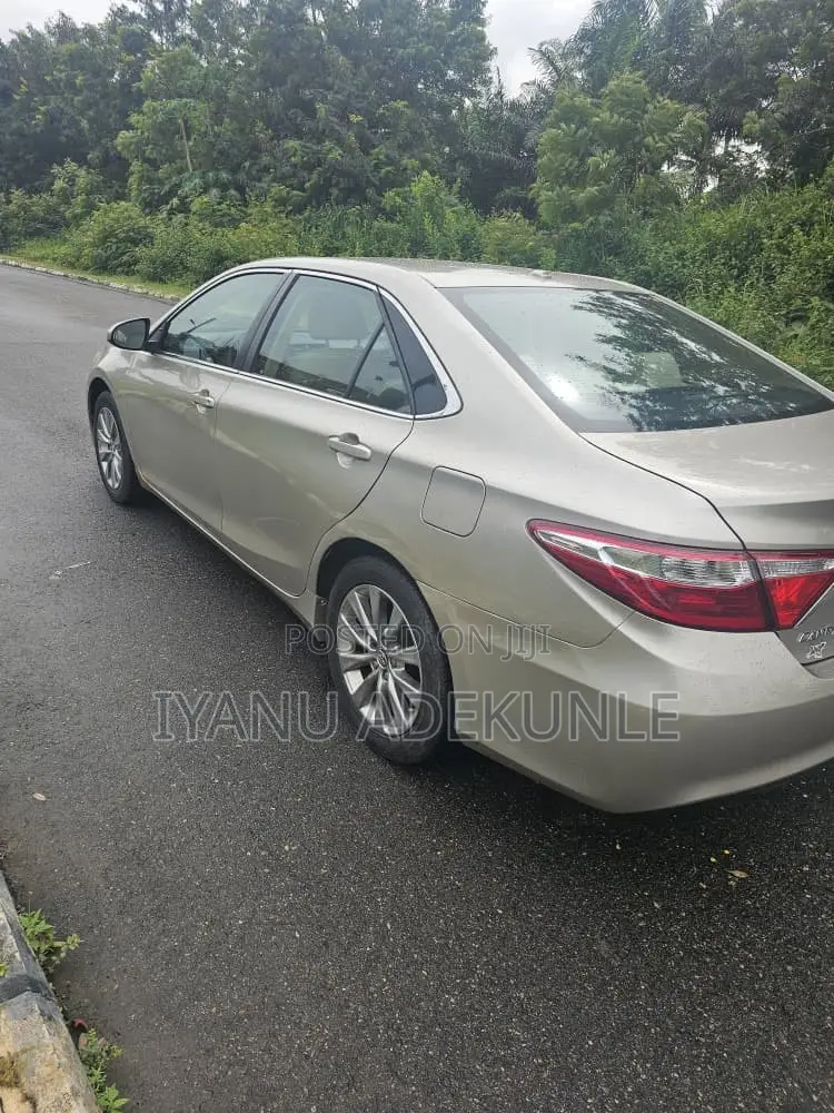 Toyota Camry 2016 Gold