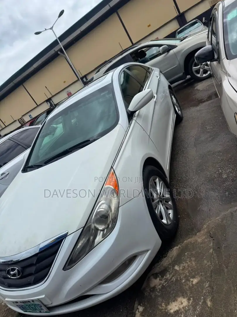 Hyundai Sonata GLS Sedan FWD (2.4L 4cyl 6A) 2013 White