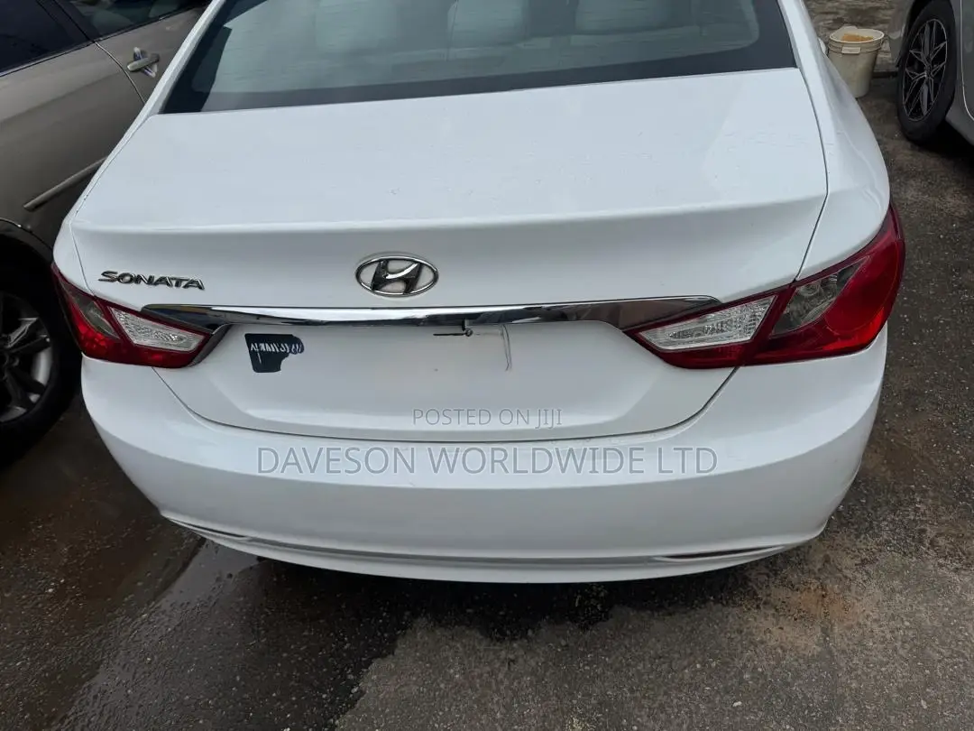 Hyundai Sonata GLS Sedan FWD (2.4L 4cyl 6A) 2013 White