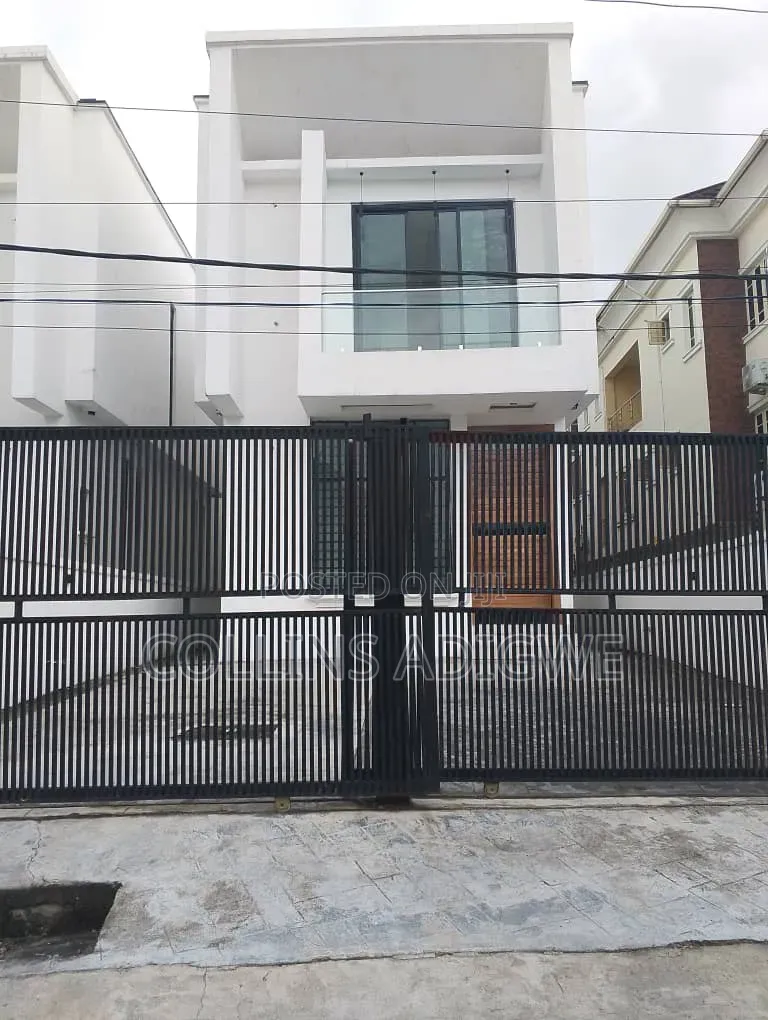 5bdrm Duplex in Osapa Lekki Lagos for sale