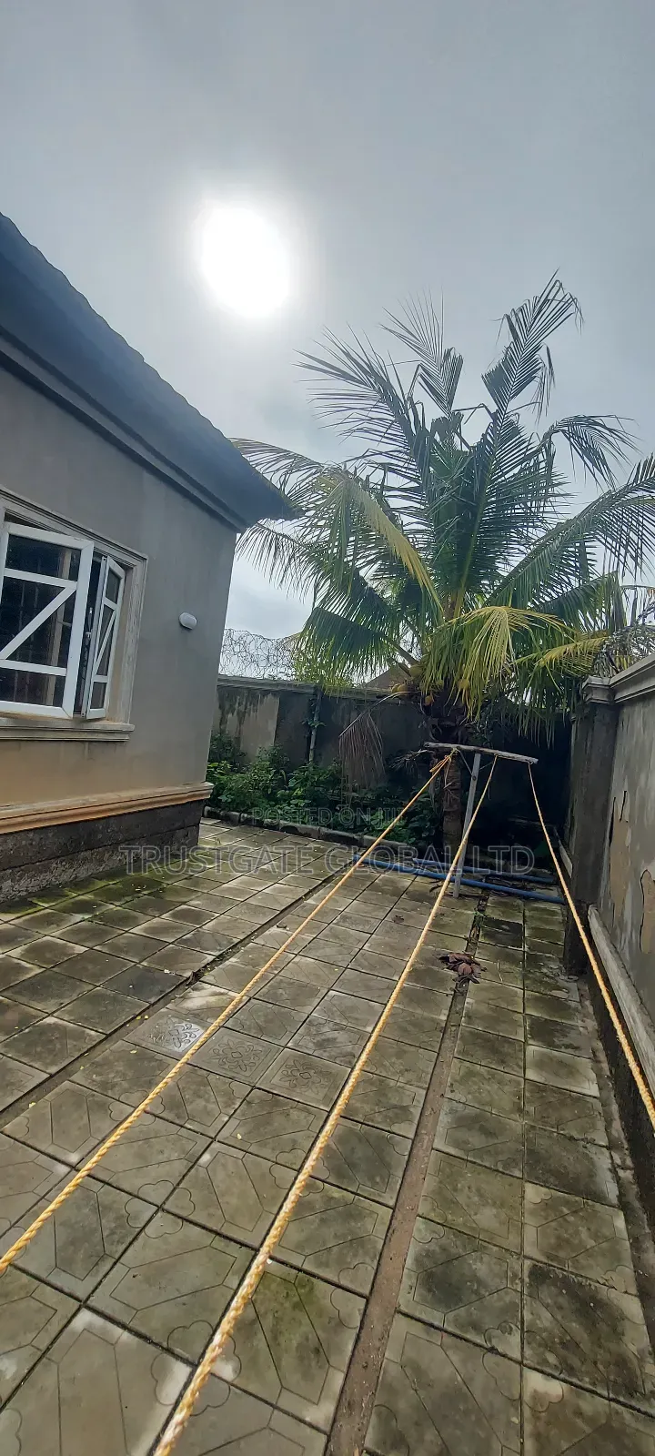 2bdrm House in Broadview Estate, Idu Industrial for rent