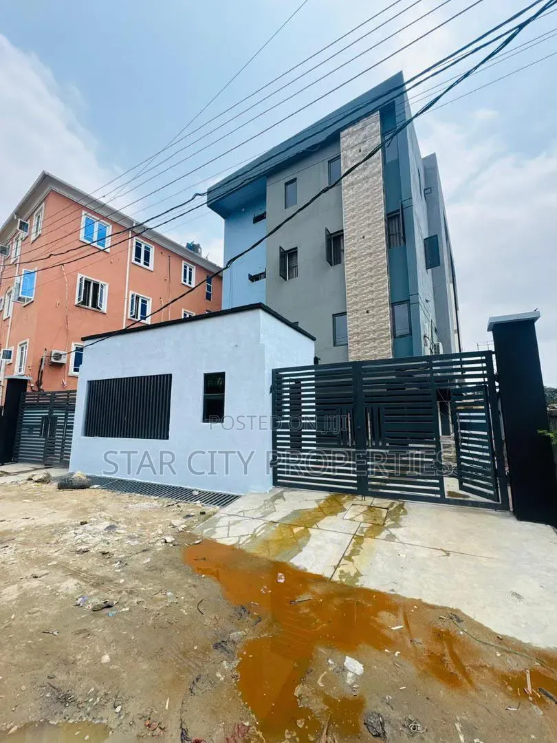 2bdrm Apartment in Surulere Lagos, Western Avenue for sale
