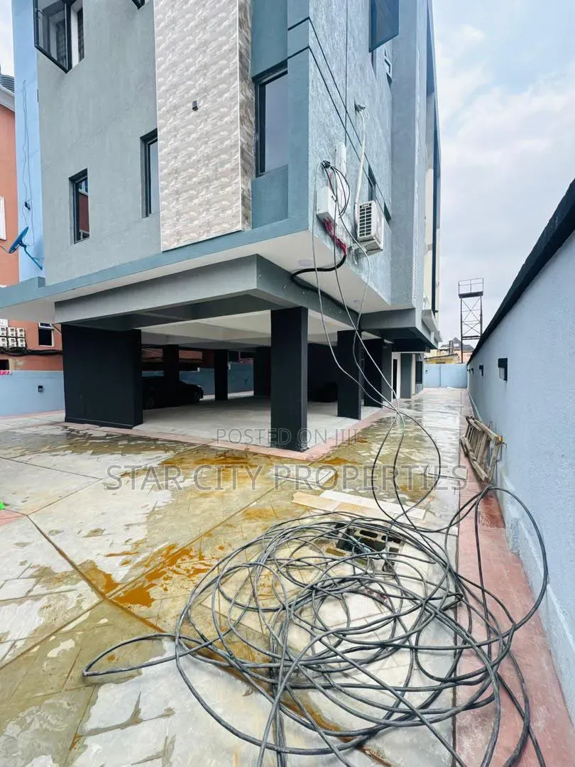 2bdrm Apartment in Surulere Lagos, Western Avenue for sale