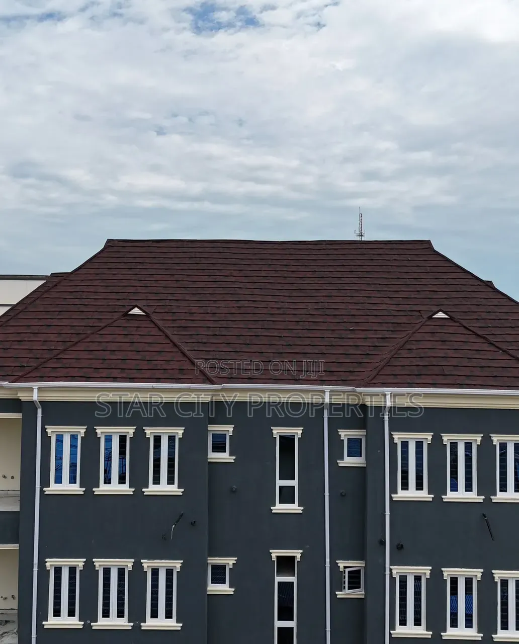 5bdrm Apartment in Ikeja Lagos, Opebi for sale