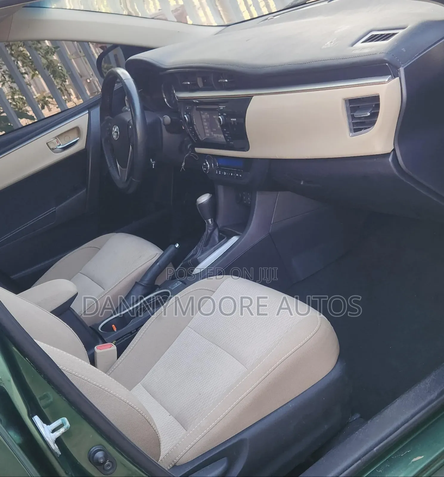 Toyota Corolla 2017 Green