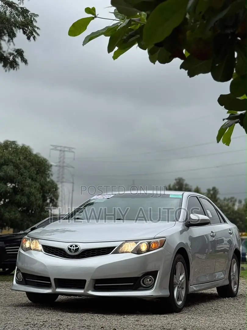 Toyota Camry SE 4dr Sedan (2.5L 4cyl 6A) 2014 Silver