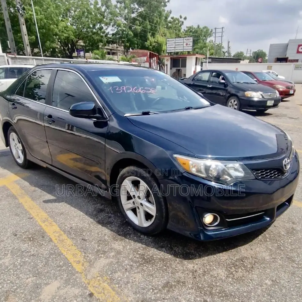Toyota Camry SE 4dr Sedan (2.5L 4cyl 6A) 2014 Black