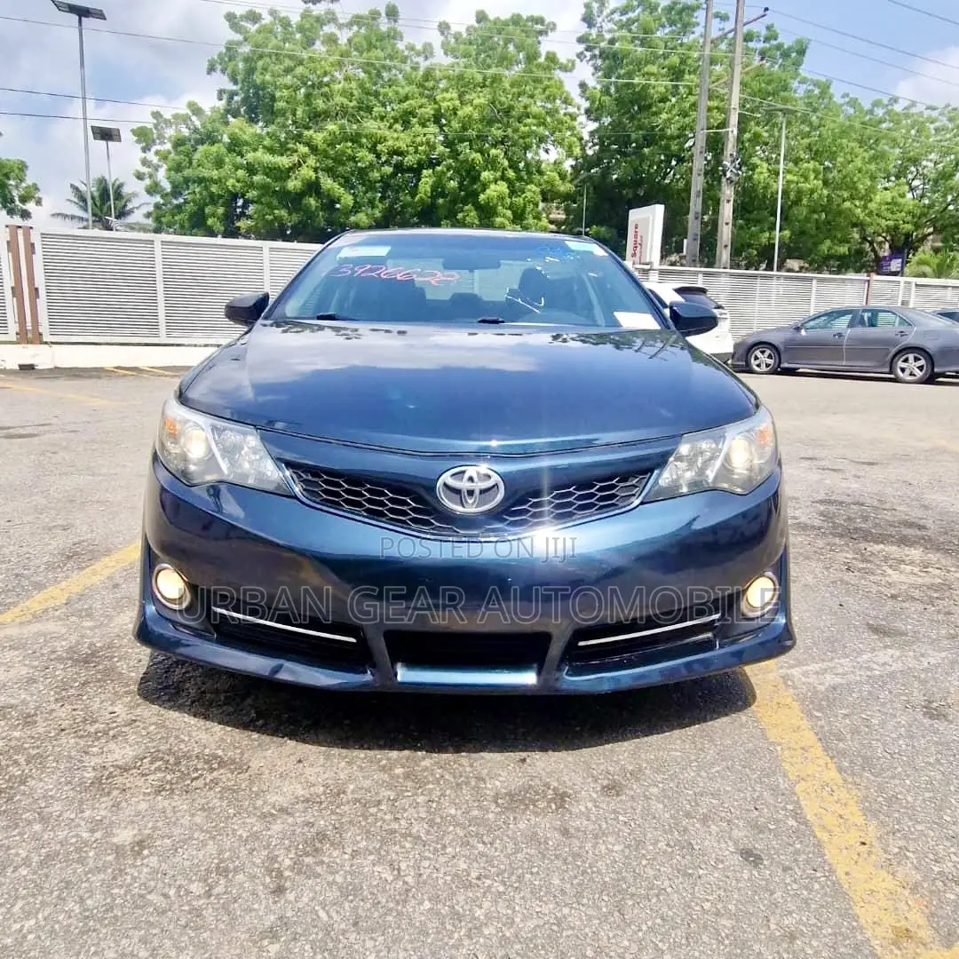 Toyota Camry SE 4dr Sedan (2.5L 4cyl 6A) 2014 Black