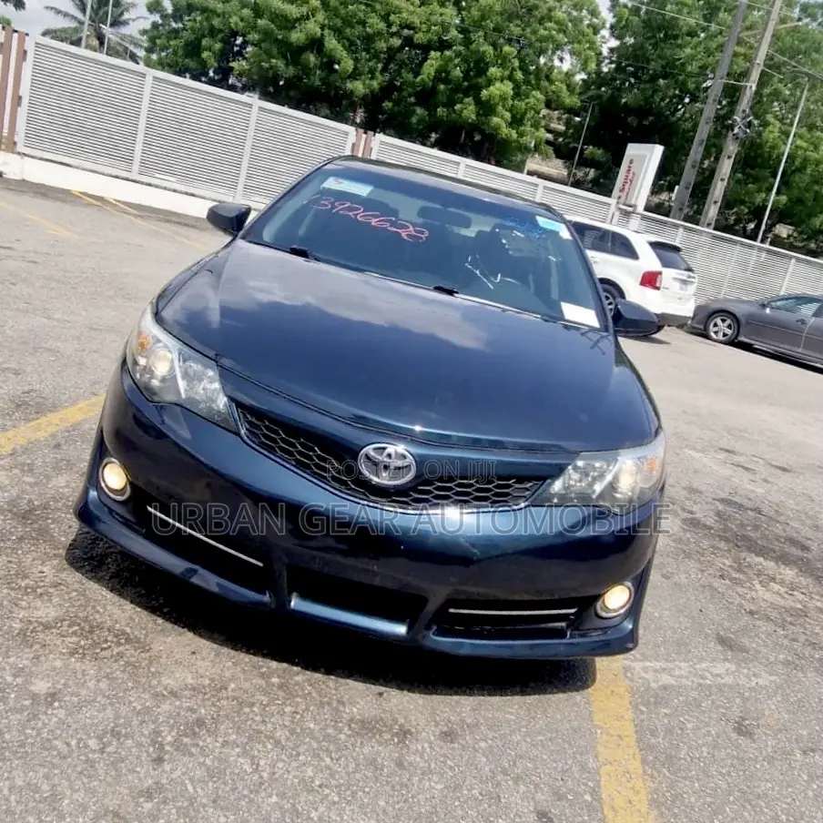 Toyota Camry SE 4dr Sedan (2.5L 4cyl 6A) 2014 Black