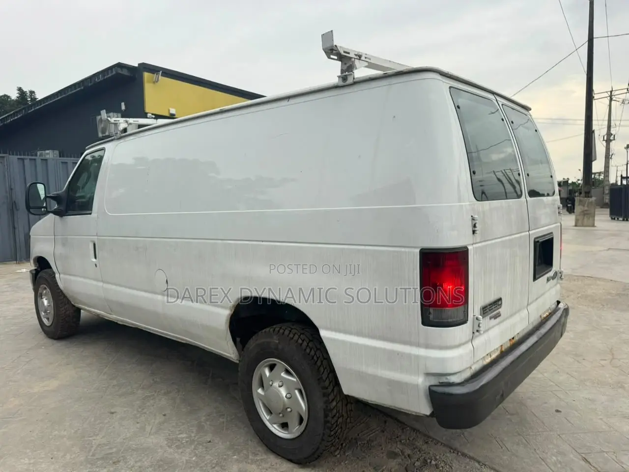 Ford E-250 Van 2011 White