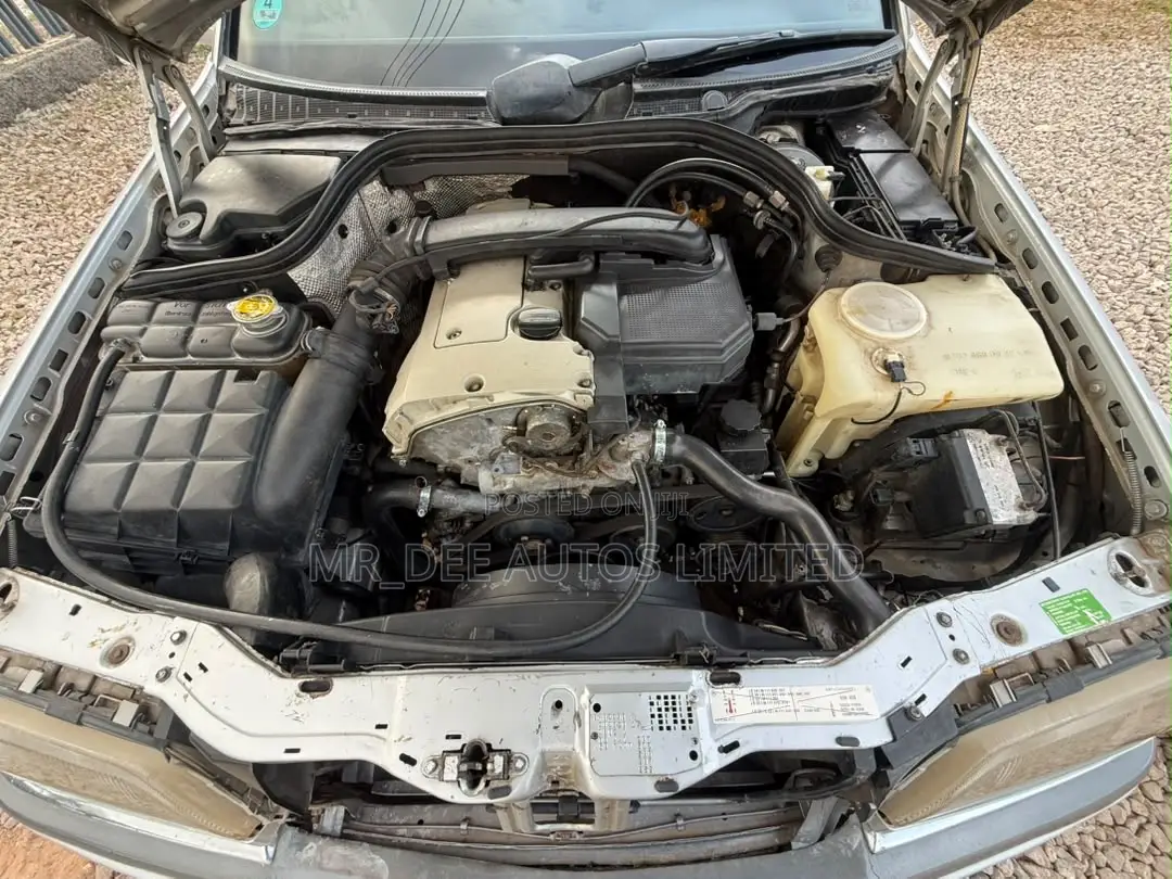 Mercedes-Benz C200 2000 Silver