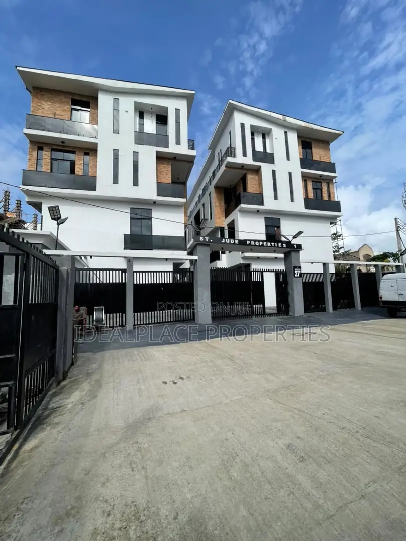 Furnished 2bdrm Penthouse in Lekki for sale