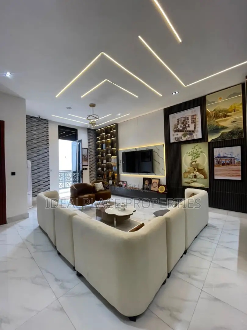 Furnished 2bdrm Penthouse in Lekki for sale