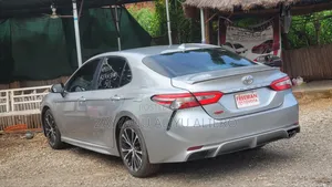 Toyota Camry 2019 Silver