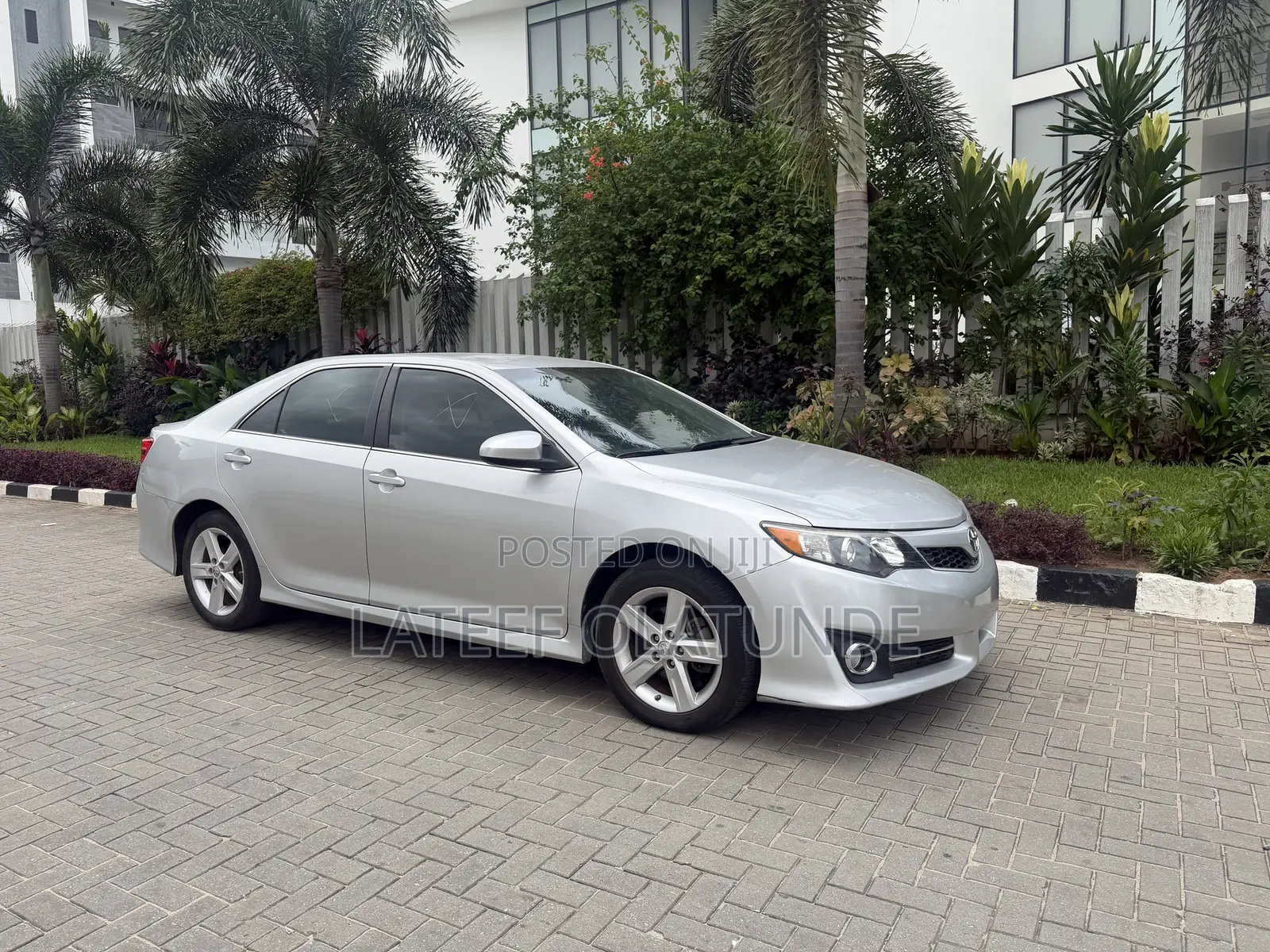 Toyota Camry SE 4dr Sedan (2.5L 4cyl 6A) 2014 Silver
