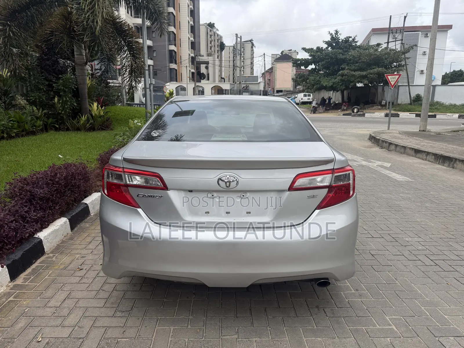Toyota Camry SE 4dr Sedan (2.5L 4cyl 6A) 2014 Silver