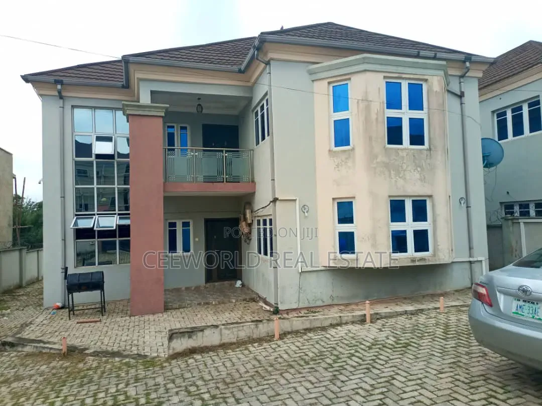 3bdrm Apartment in Kolapo Ishola Gra, Akobo for rent