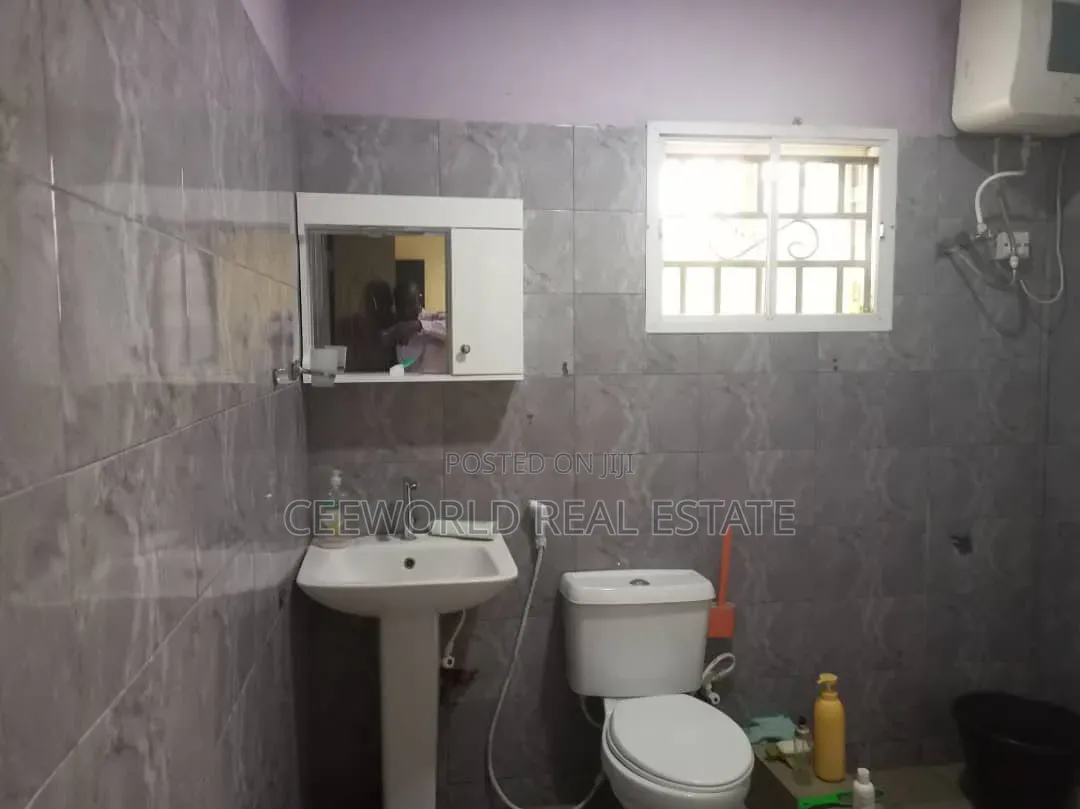 3bdrm Apartment in Kolapo Ishola Gra, Akobo for rent