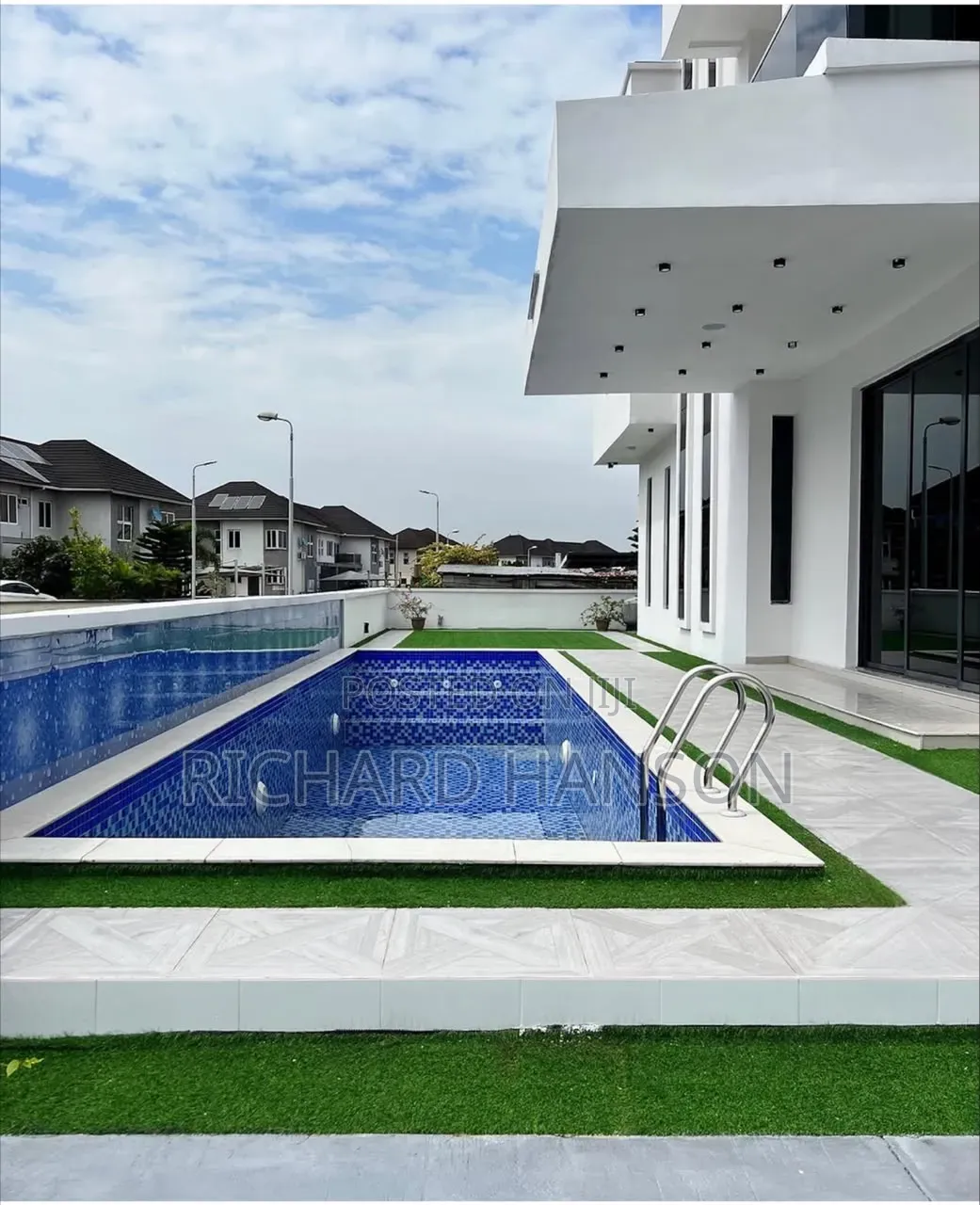 6bdrm Duplex in Osapa, Lekki for sale