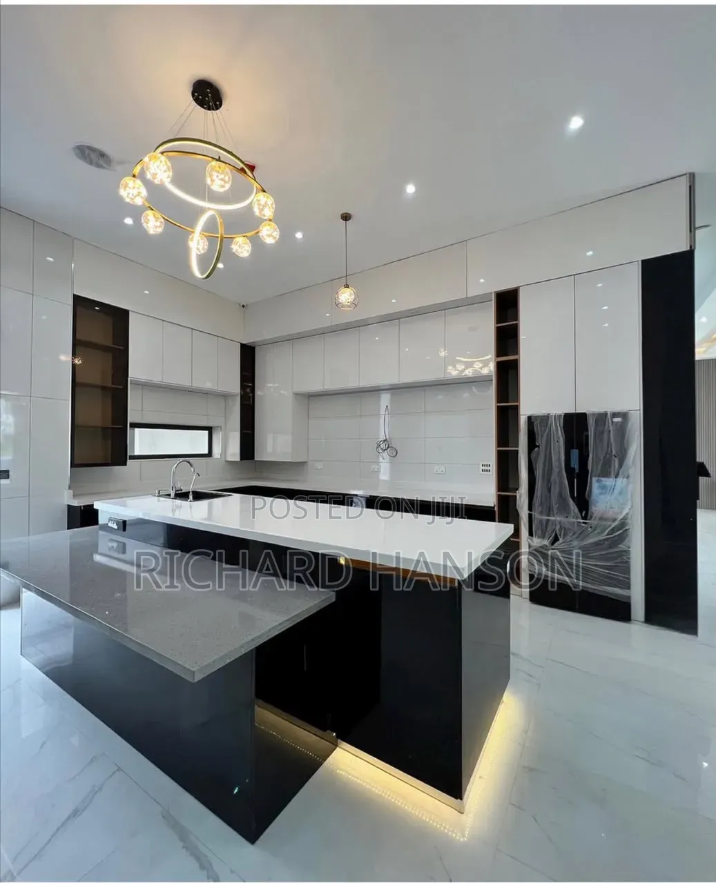 6bdrm Duplex in Osapa, Lekki for sale