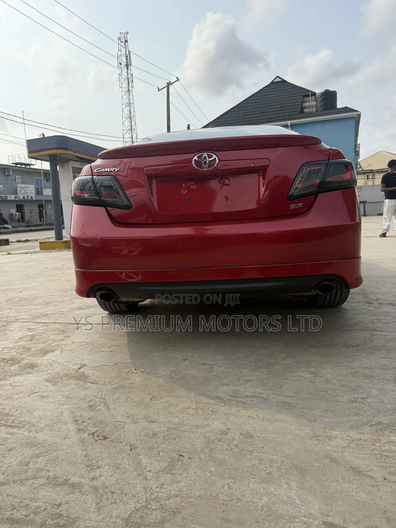 Toyota Camry SE 4dr Sedan (2.5L 4cyl 6A) 2011 Red