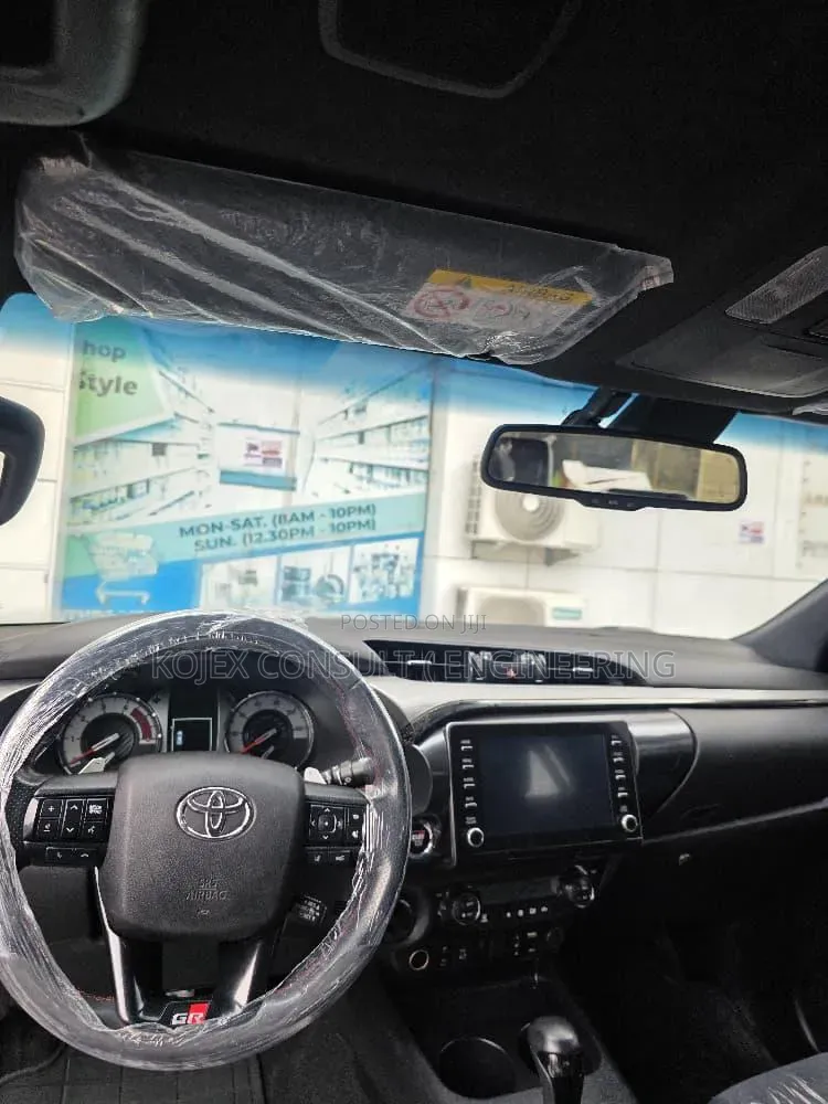 Toyota Hilux 2025 Black