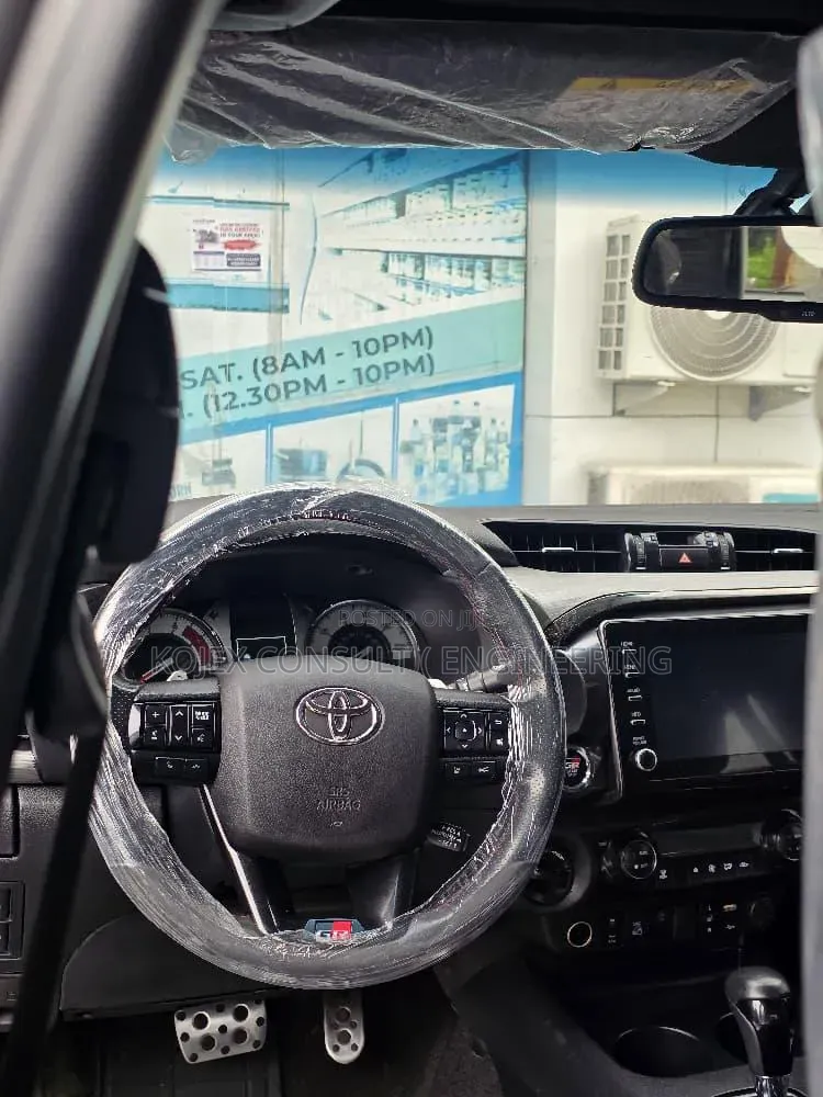 Toyota Hilux 2025 Black