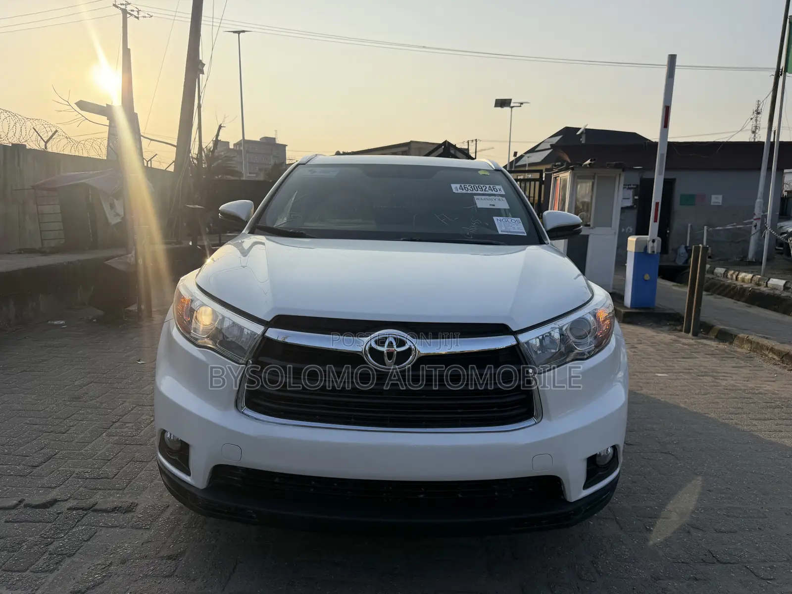 Toyota Highlander XLE 4dr SUV AWD (3.5L 6cyl 6A) 2015 White