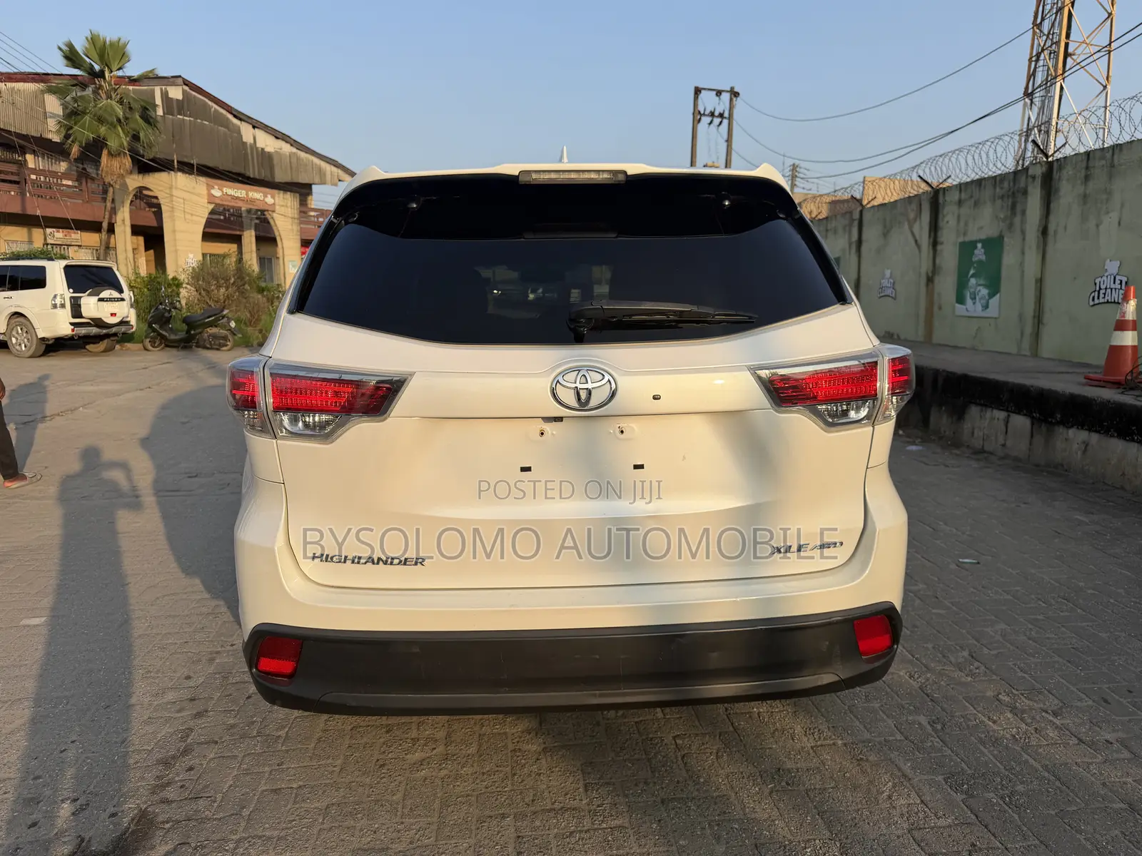 Toyota Highlander XLE 4dr SUV AWD (3.5L 6cyl 6A) 2015 White