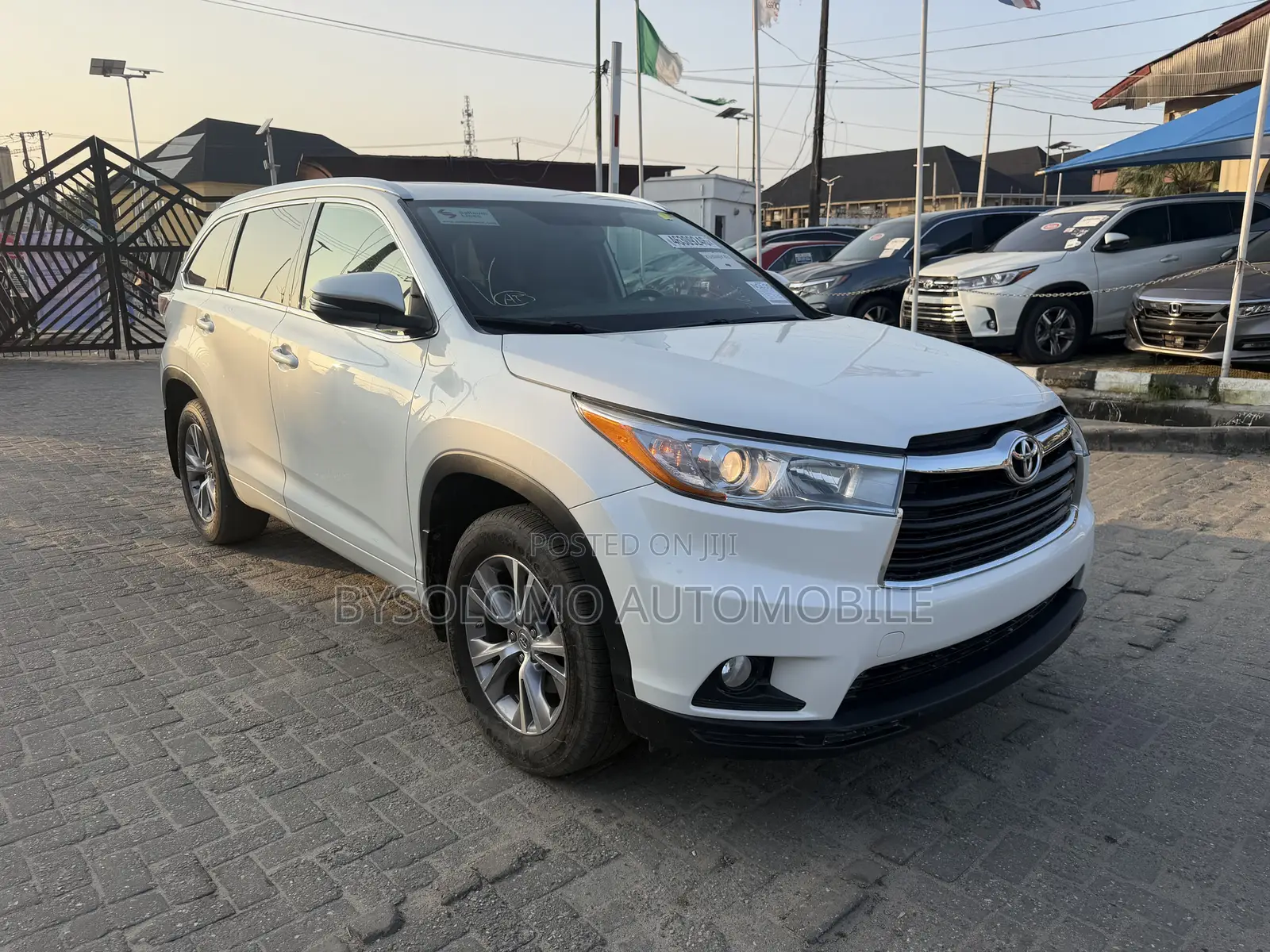 Toyota Highlander XLE 4dr SUV AWD (3.5L 6cyl 6A) 2015 White
