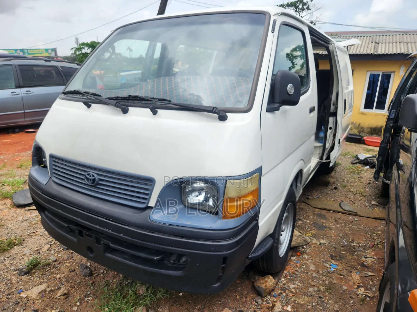 Toyota HiAce 2006 White