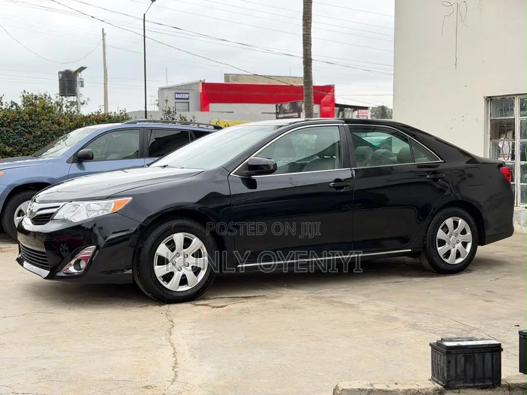 Toyota Camry LE 4dr Sedan (2.5L 4cyl 6A) 2014 Black