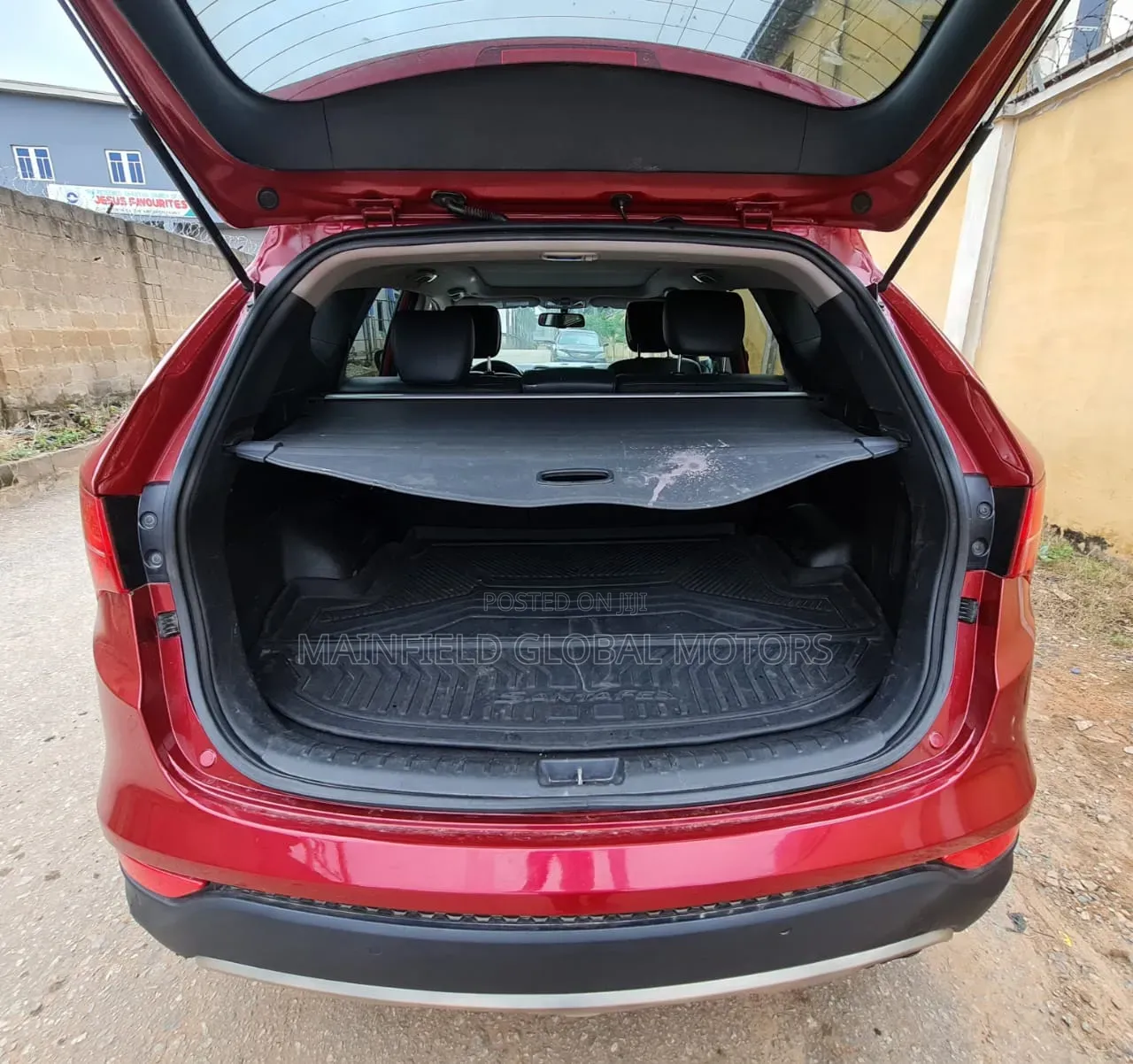 Hyundai Santa Fe 2013 Red
