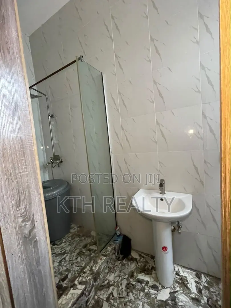 Furnished 1bdrm Shared Apartment in Rosebak Estate 5, Ikota for rent
