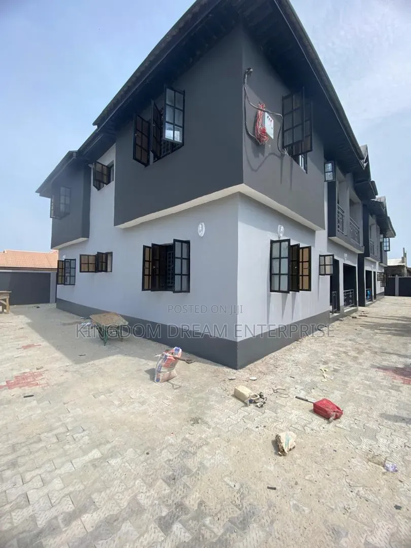 3bdrm Apartment in Ogombo Sangotedo for rent