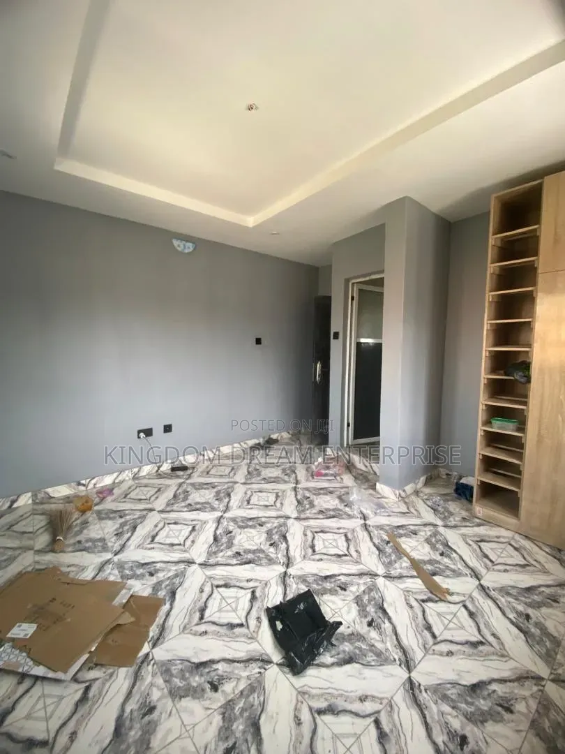 3bdrm Apartment in Ogombo Sangotedo for rent