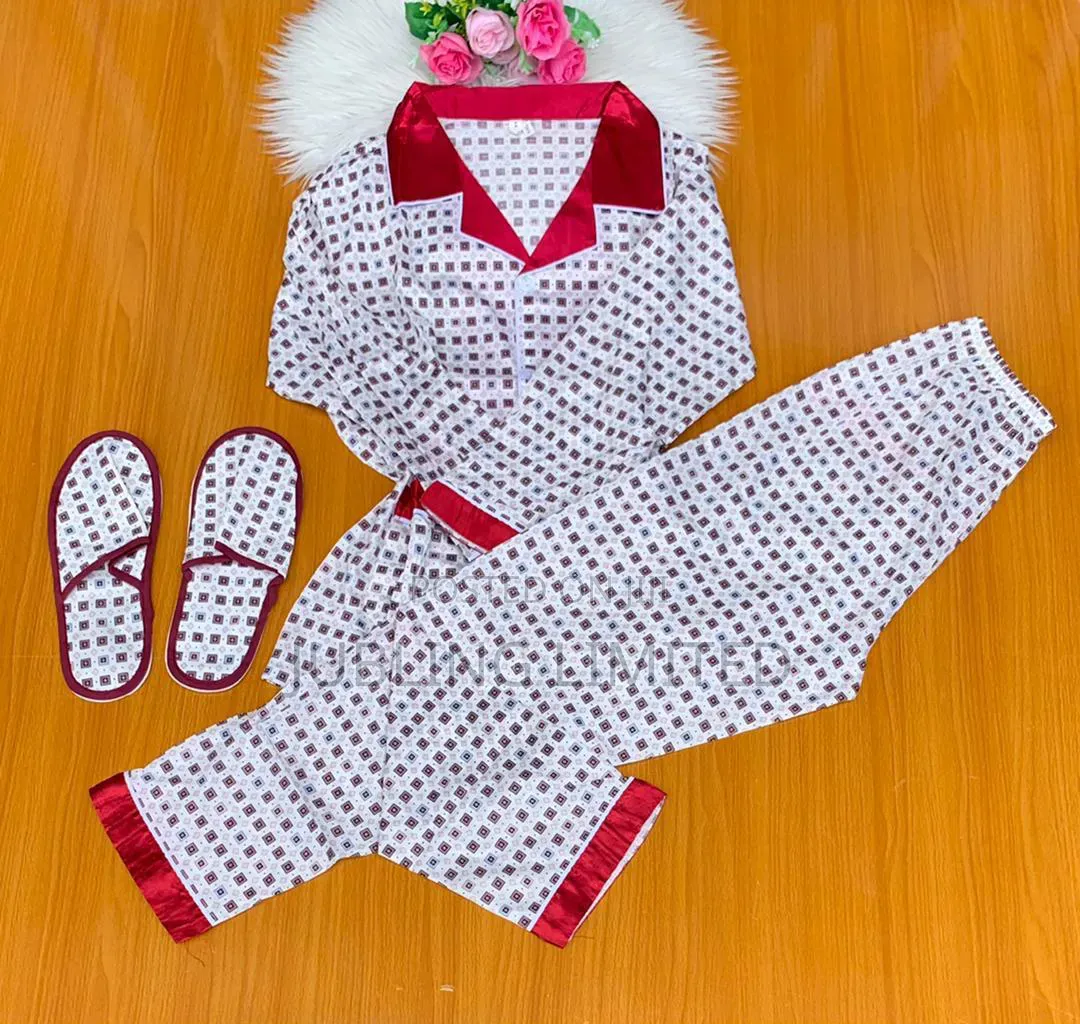 Unisex Pyjamas Set With Slippers