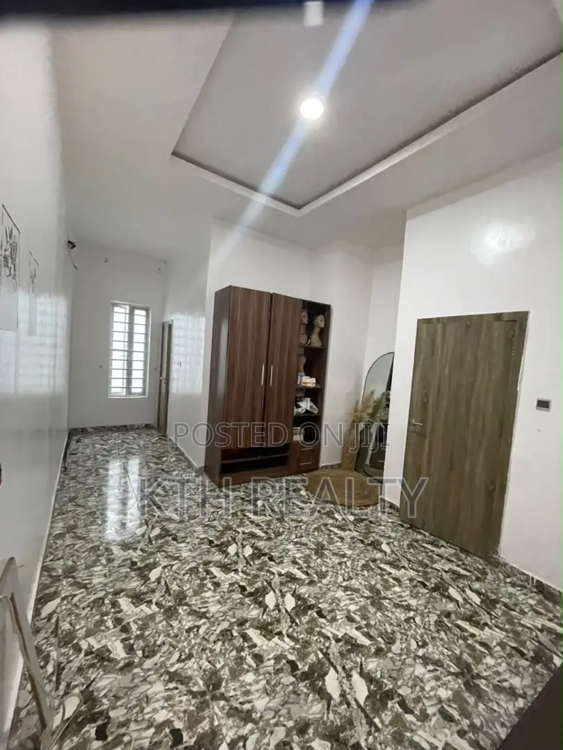 1bdrm Shared Apartment in Rosebak Estate 5, Ikota for rent