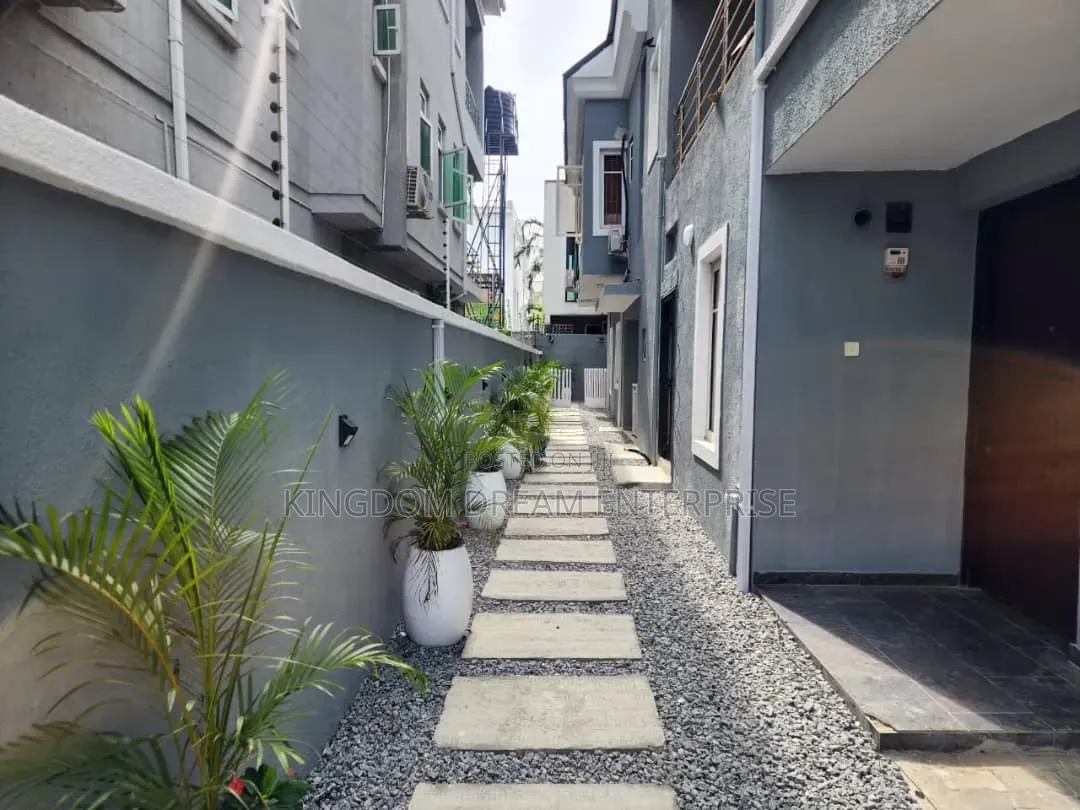 2bdrm Apartment in Ikate Lekki Lagos for rent