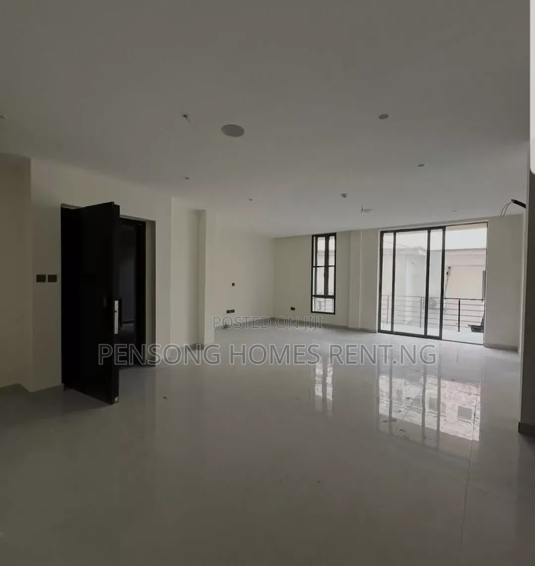 2bdrm Apartment in Lekki Phase 1 for rent