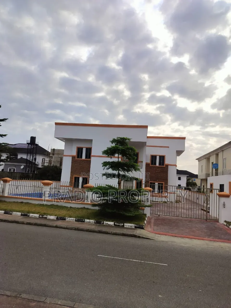 6bdrm Duplex in Royal Garden Estate, Ajiwe for sale