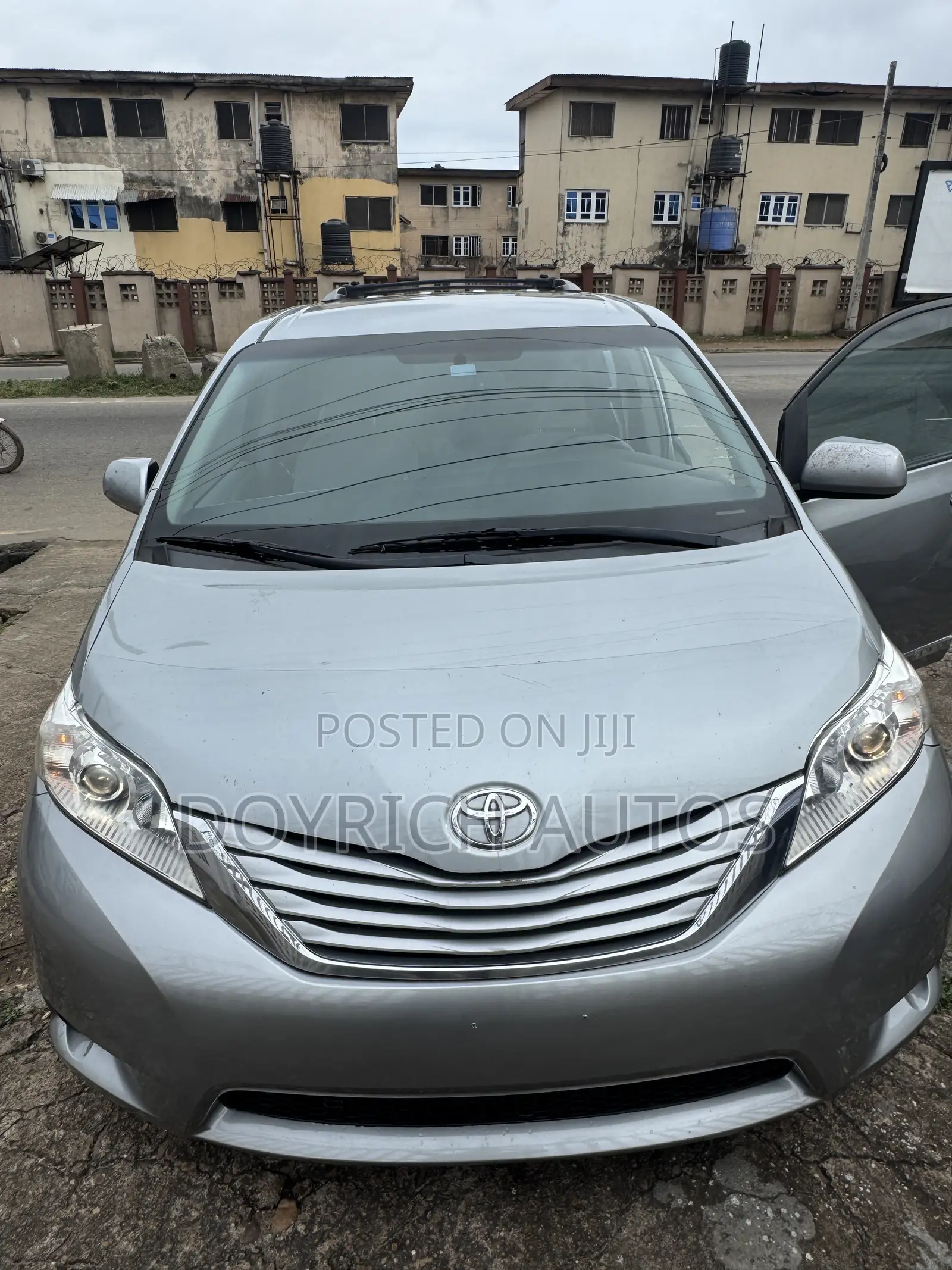 Toyota Sienna LE 8 Passenger (3.5L 6cyl 8A) 2017 Silver