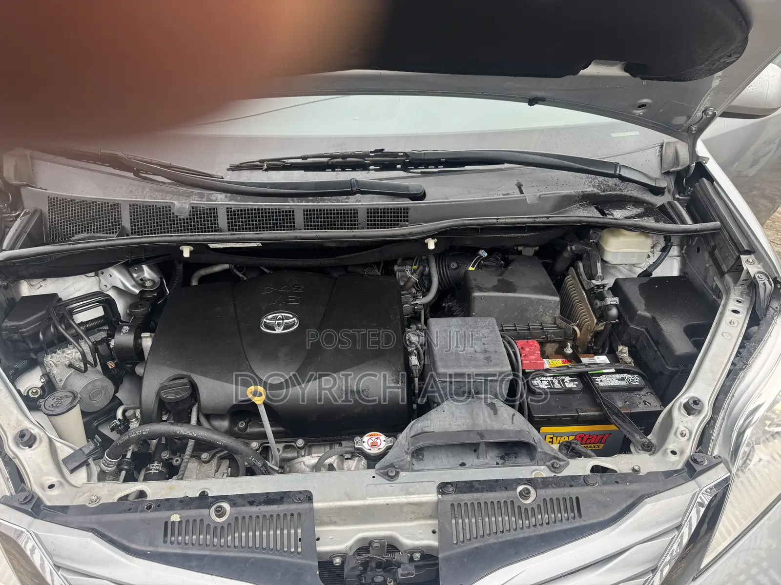 Toyota Sienna LE 8 Passenger (3.5L 6cyl 8A) 2017 Silver